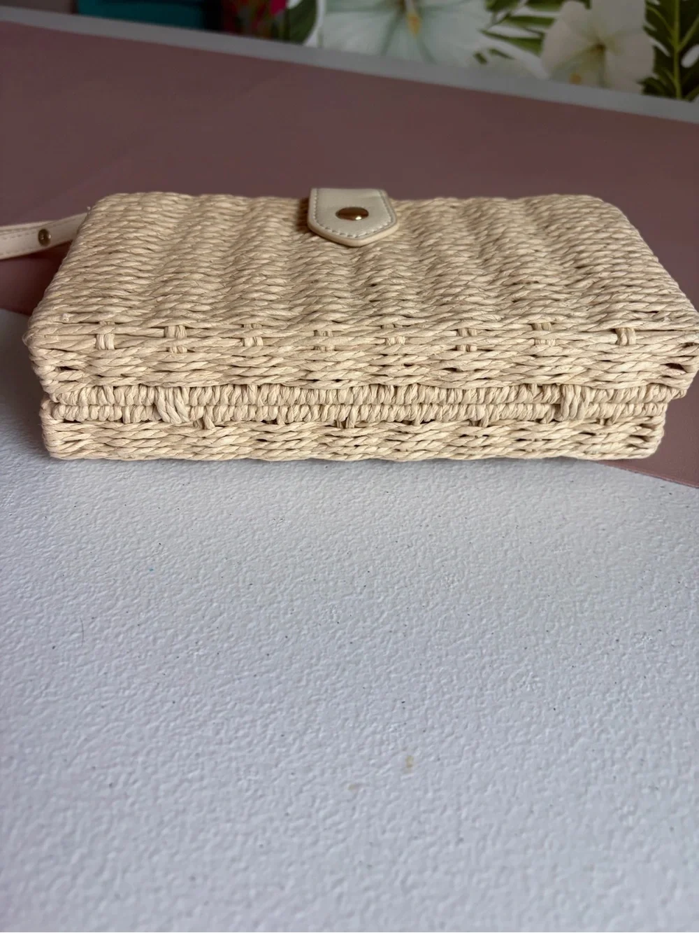 Adorable Woven Straw Crossbody Bag in Cream NWOT!